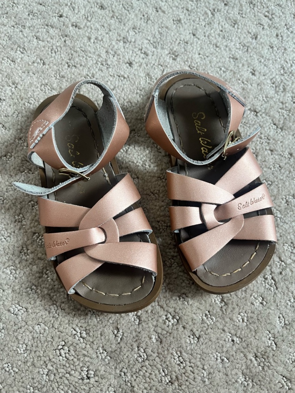 Saltwater Sandal size 8 girls rose gold